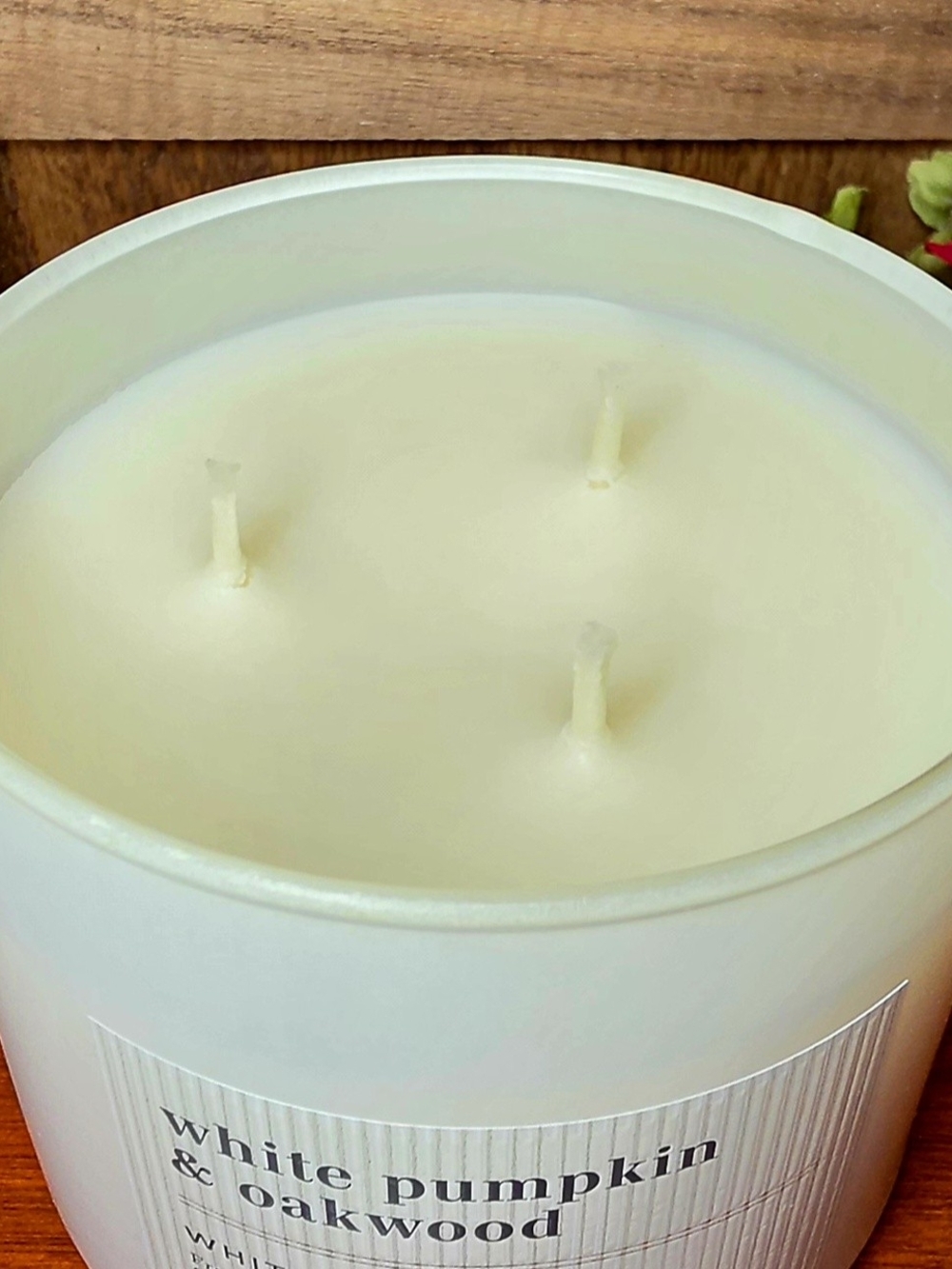 Bath & Body Works White Pumpkin & Oakwood White Scented Candle - Picture 2 of 3